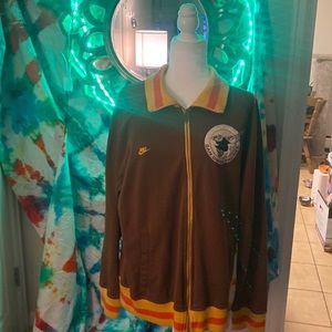 Vintage San Diego Padres Nike zip up sweater with inside pockets! Oldskookcool